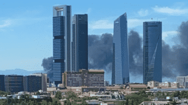 Aparatoso incendio sin heridos en un edificio en obras en el barrio de Mirasierra