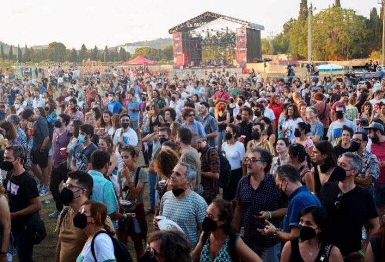 El Festival Vida de Barcelona cierra una edición sin distancia de seguridad que ha reunido a 27.200 personas