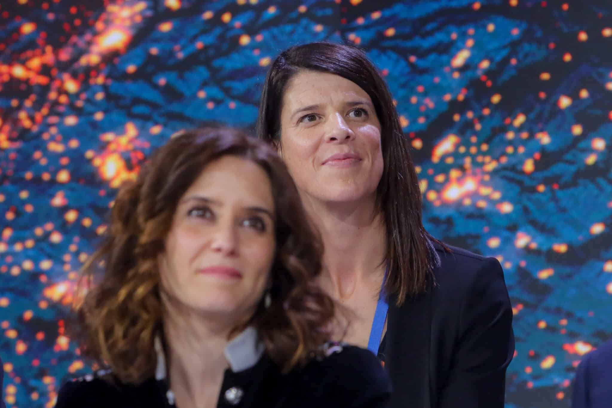 La medallista olímpica Ruth Beitia asiste a un acto del PP junto a Isabel Díaz Ayuso.