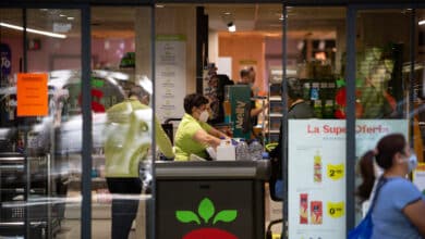 Alerta entre los supermercados de zonas turísticas por la lenta llegada de viajeros extranjeros