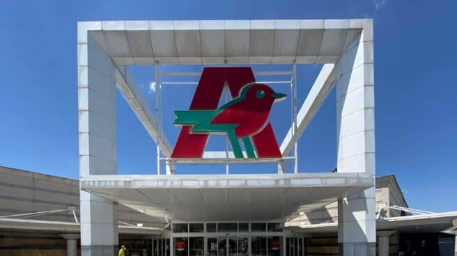 Entrada a una tienda de Alcampo en Alcorcón. Entrada a una tienda de Alcampo en Alcorcón.