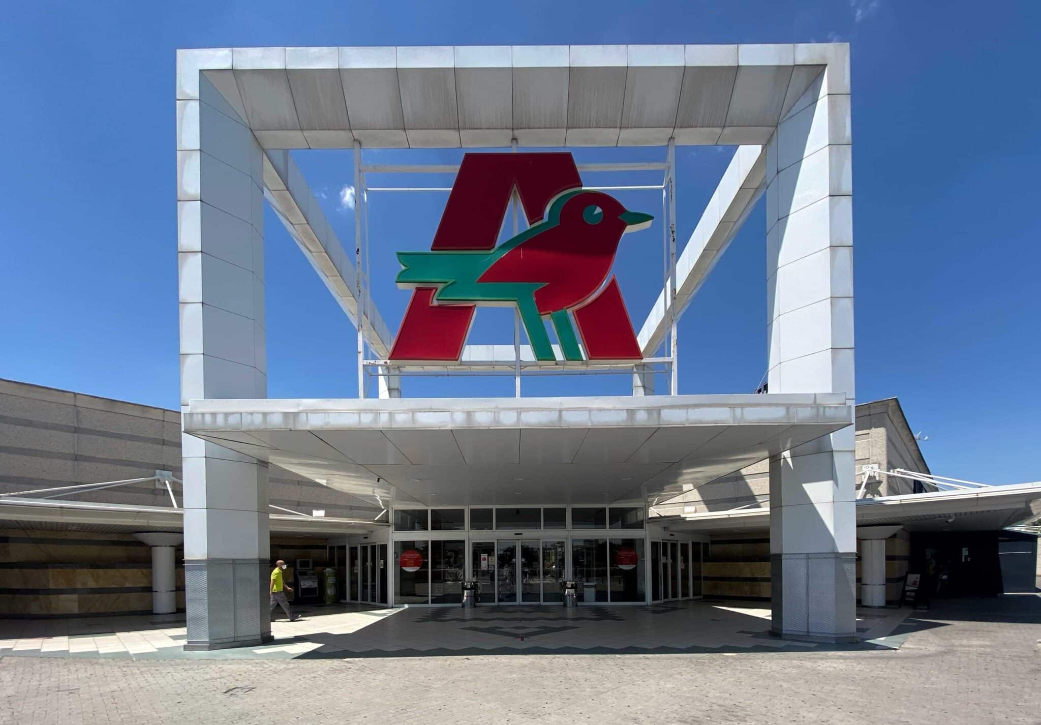 Entrada a una tienda de Alcampo en Alcorcón.