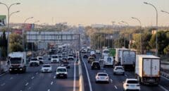 Imagen de archivo tráfico en la autovía A-4 con la M-50 en Madrid.