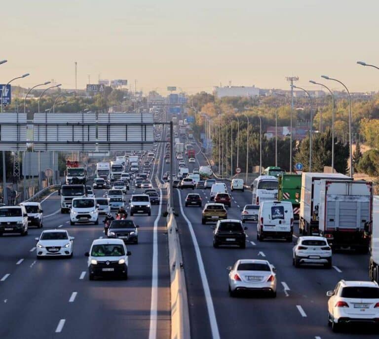 Estado de las carreteras: las principales autovías registran retenciones en la operación retorno del Puente del Pilar