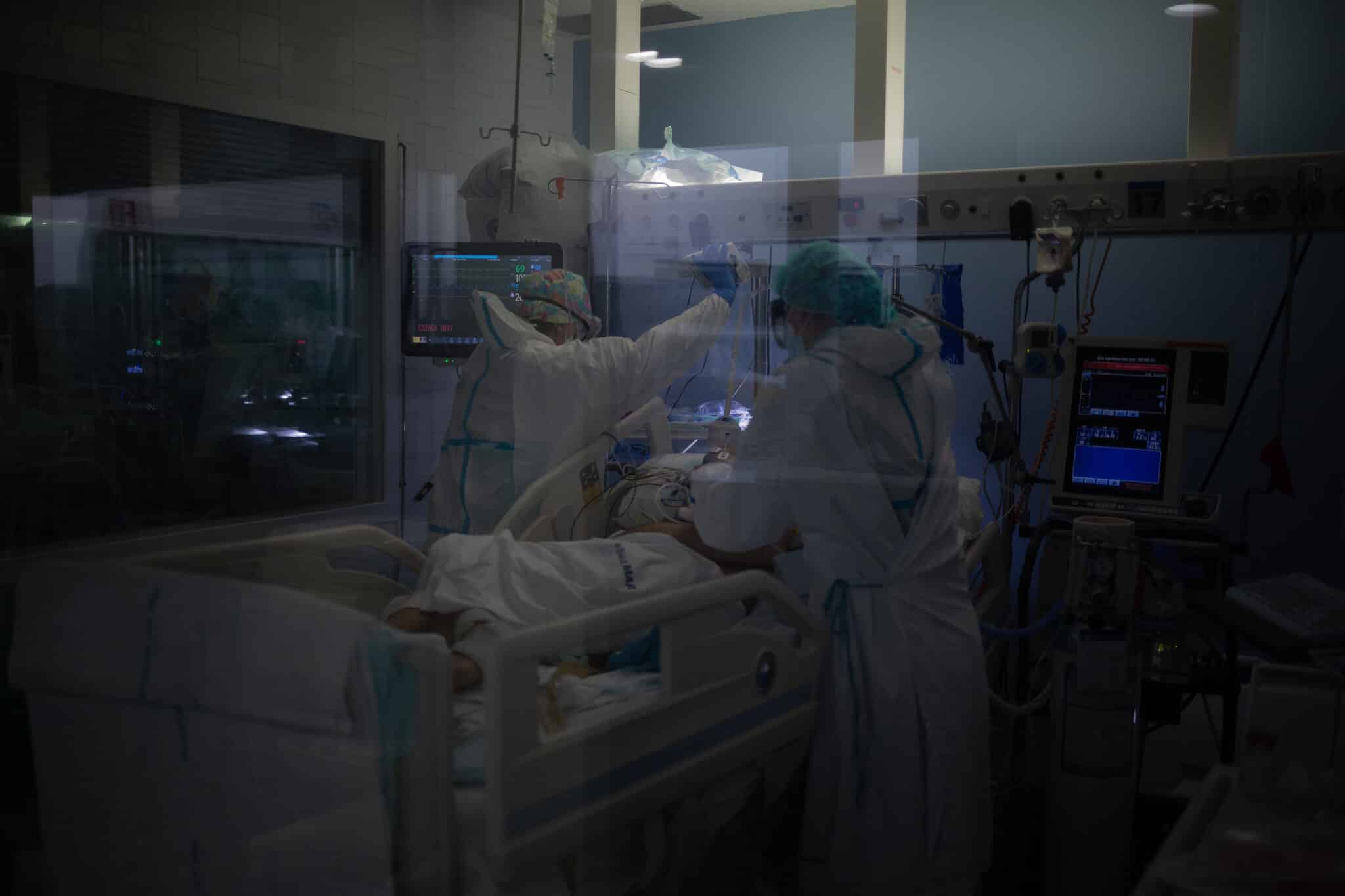 Fallece una mujer por Covid tras dar a luz en un hospital sevillano