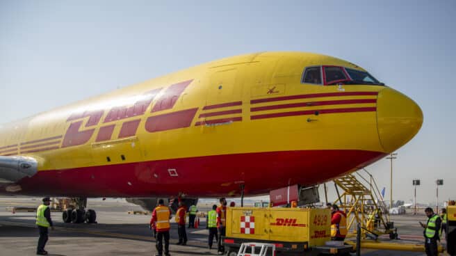 Imagen de un avión carguero de DHL.