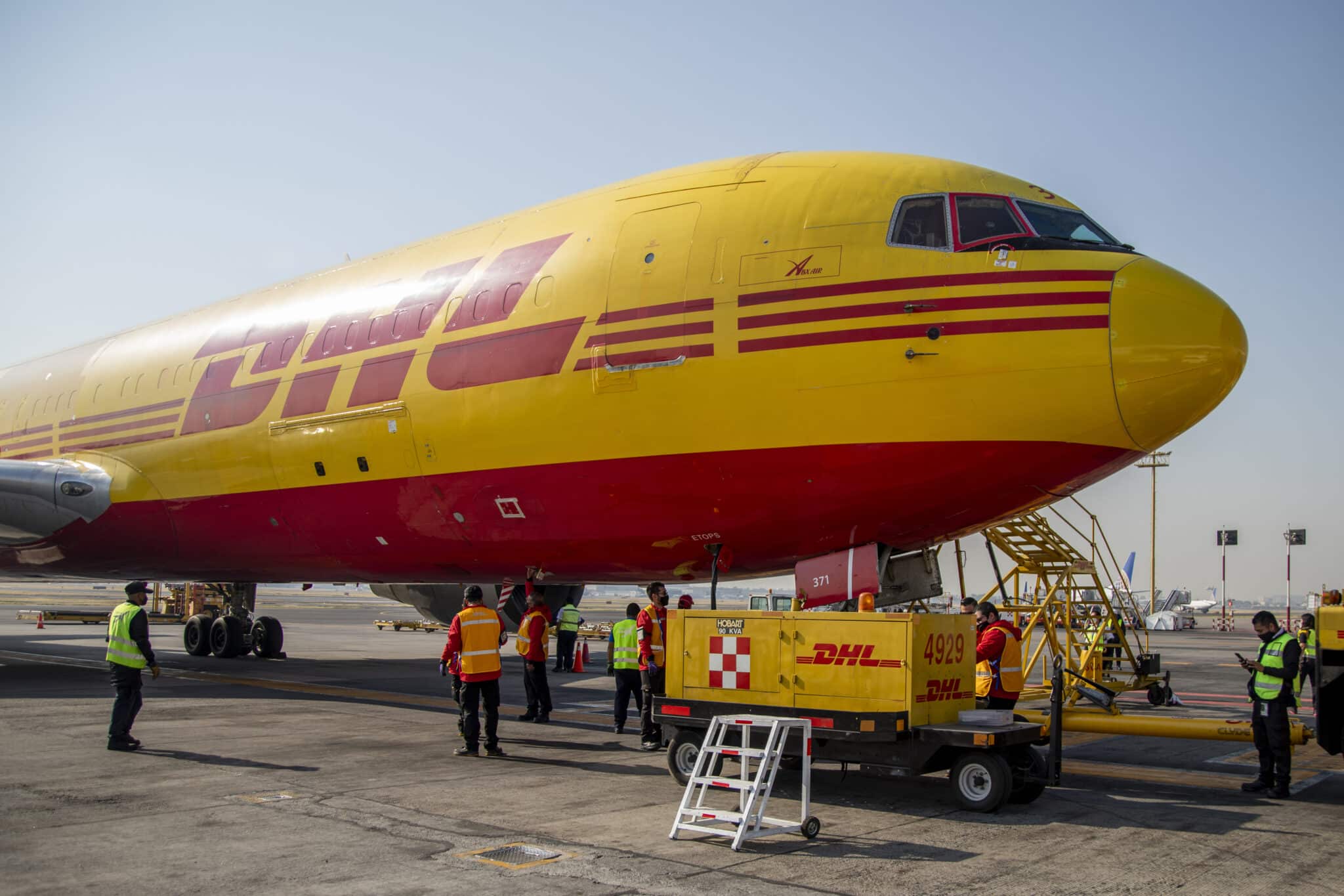 Imagen de un avión carguero de DHL.