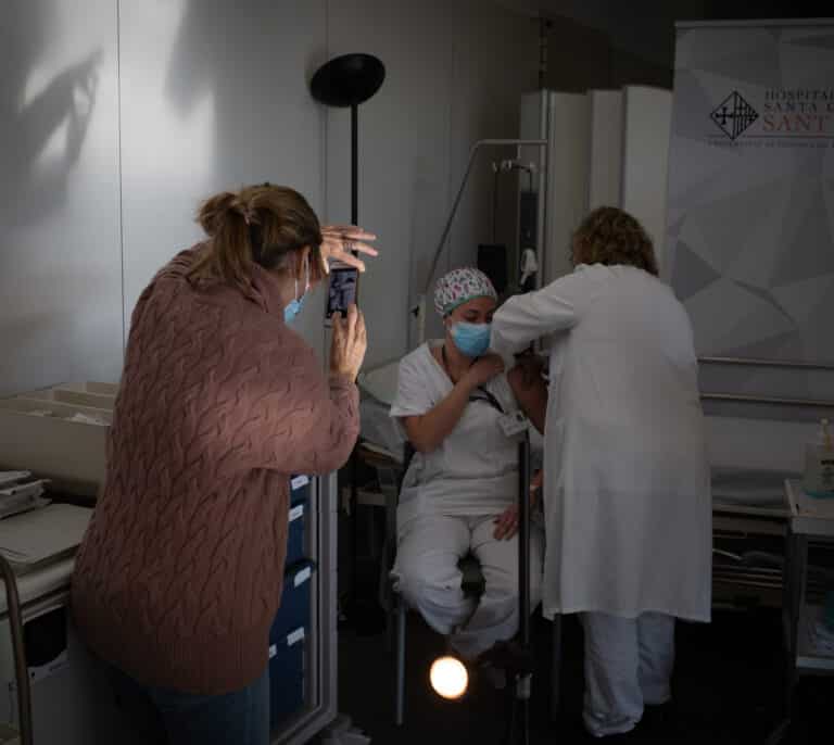Cataluña registra 8.130 casos y una muerte en las últimas 24 horas