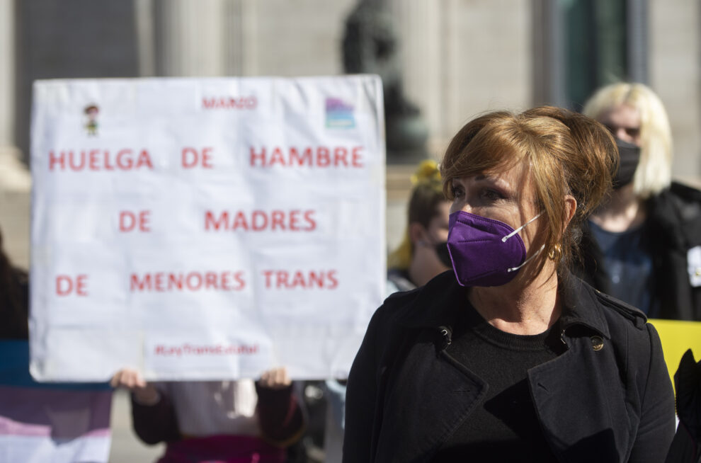 Miembros de la Federación Plataforma Trans, frente al Congreso de los Diputados el pasado marzo