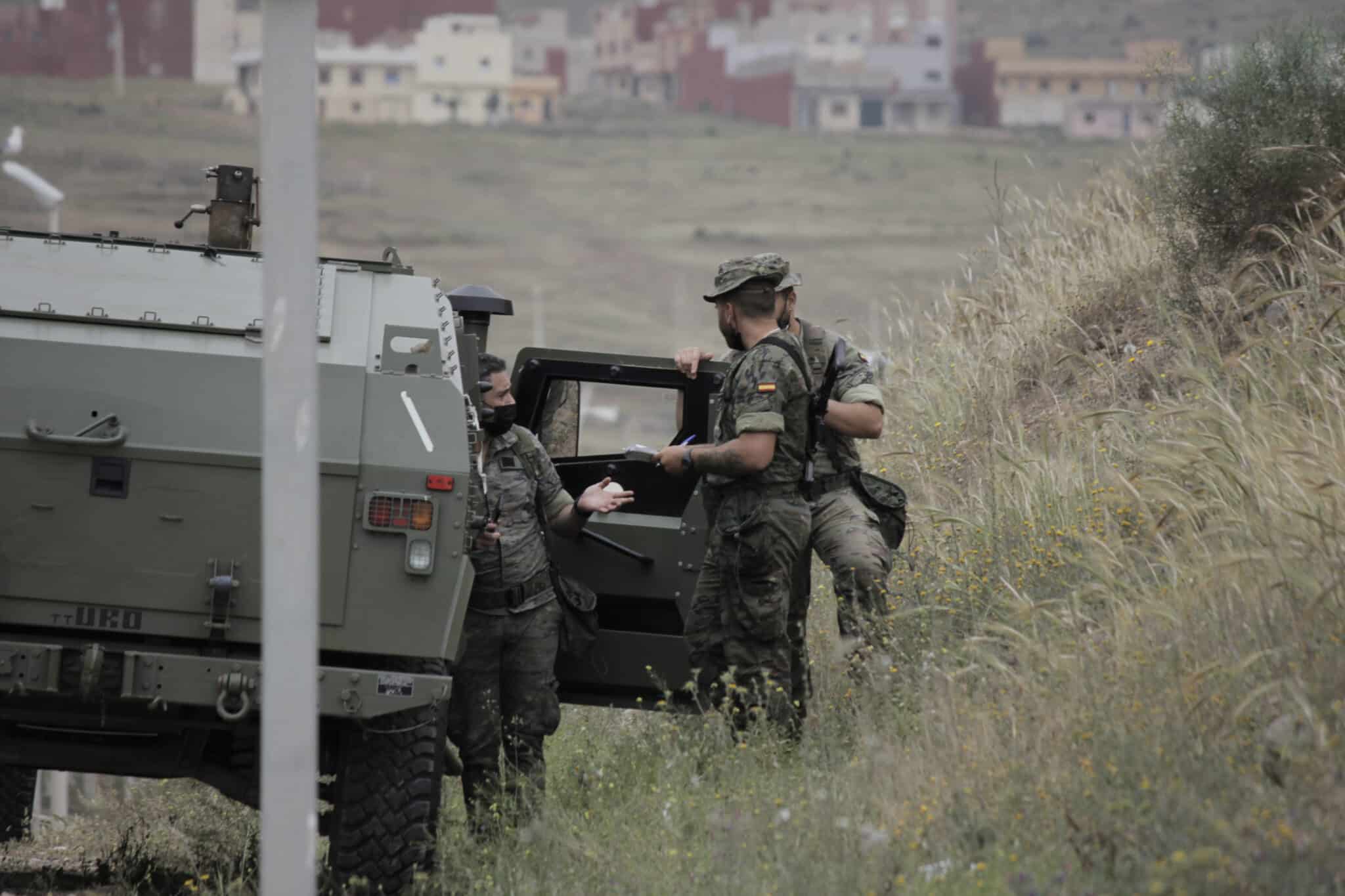 Un camión del Ejército español en las inmediaciones de la frontera de Melilla