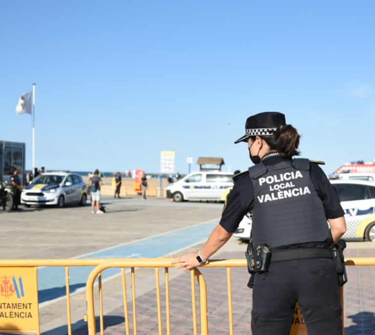 Dos detenidos por una agresión sexual de madrugada en la playa de Valencia