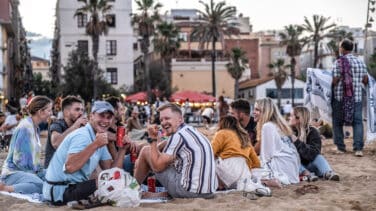 Variante Delta, jóvenes sin vacunas y vacaciones: el combustible de la quinta ola