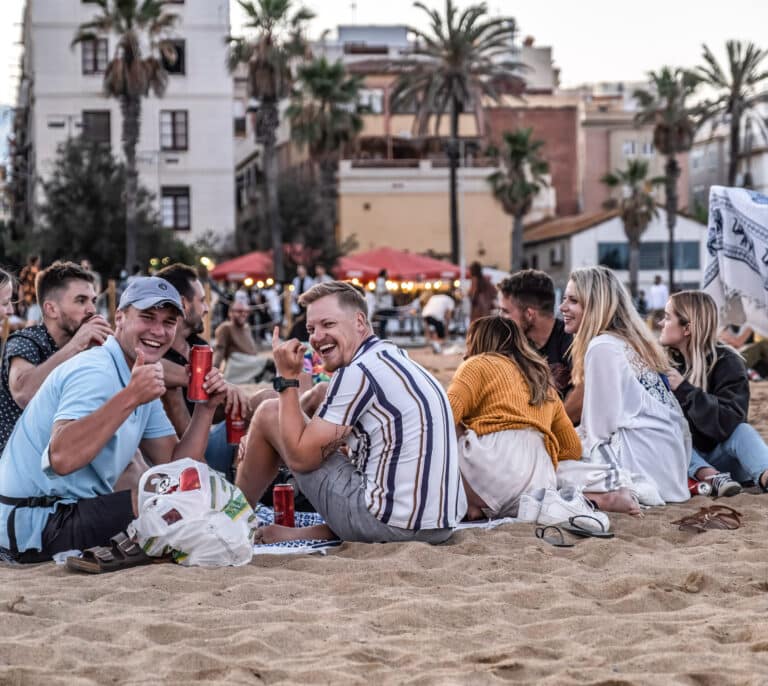 Variante Delta, jóvenes sin vacunas y vacaciones: el combustible de la quinta ola