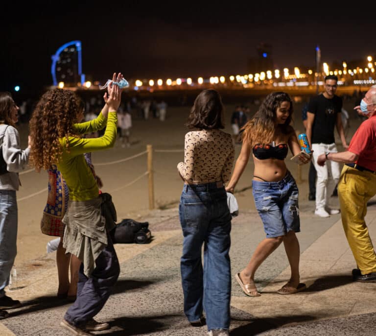 Explosión epidémica en Cataluña: los contagios se han septuplicado en 15 días