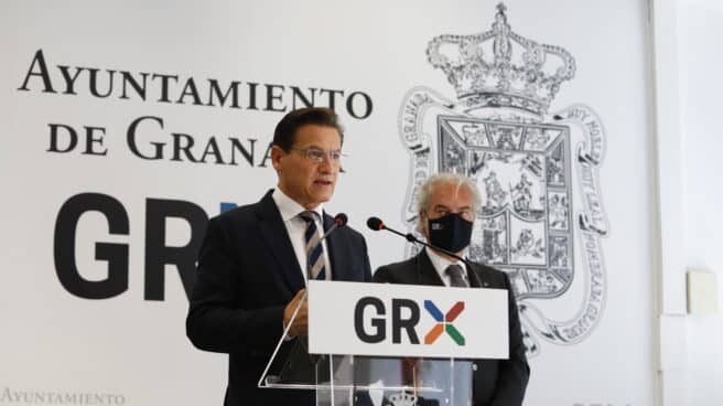 El alcalde de Granada, Luis Salvador, durante la rueda de prensa.