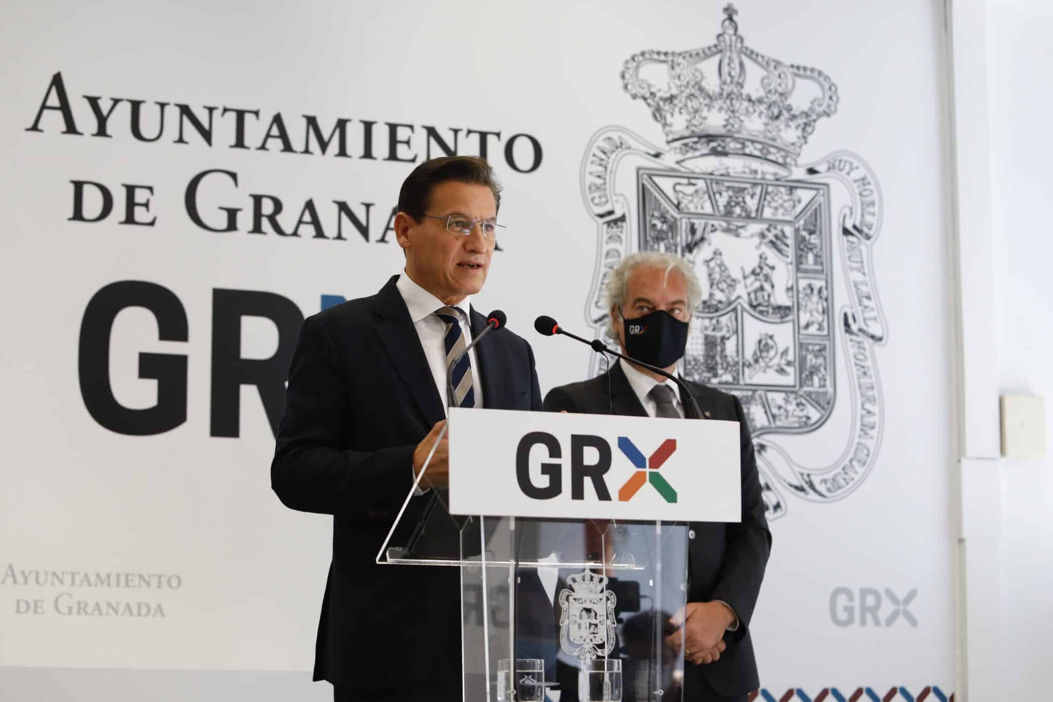 El alcalde de Granada, Luis Salvador, durante la rueda de prensa.