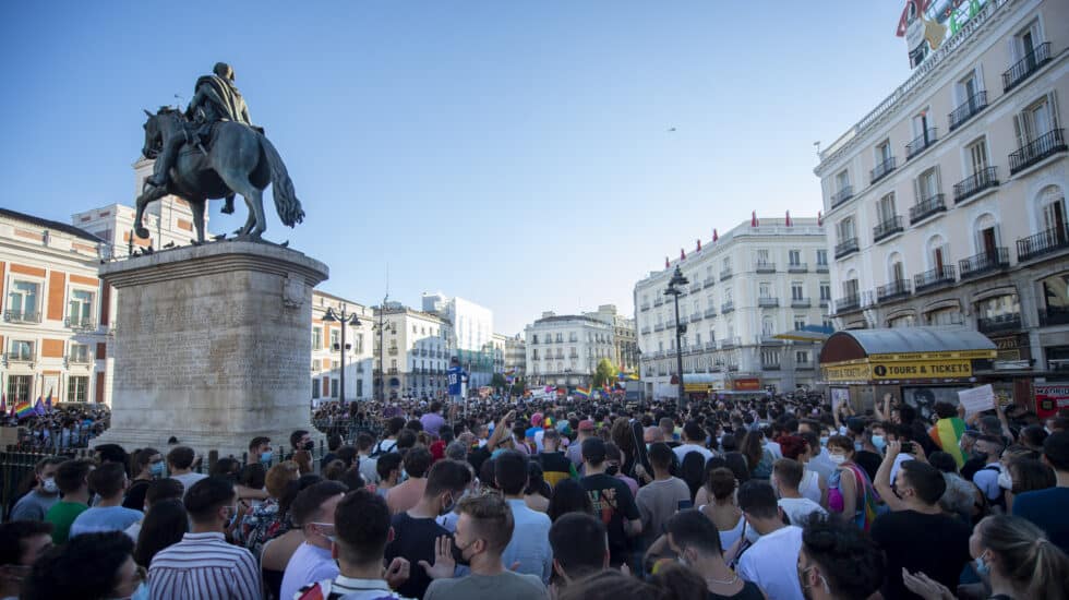 Cientos de personas durante una manifestación para condenar el asesinato de un joven de 24 años el pasado sábado en A Coruña debido a una paliza, a 5 de julio de 2021, en Madrid, (España). Bajo el lema, #JusticiaParaSamuel, los asistentes quieren mostrar su repulsa al asesinato del joven Samuel por una paliza propinada por un grupo de personas la noche del sábado 3 de julio.