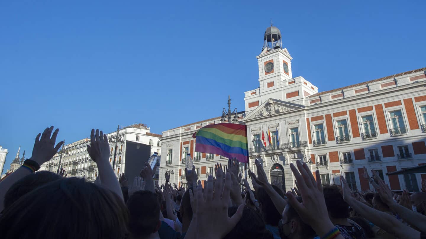 Cientos de personas durante una manifestación para condenar el asesinato de un joven de 24 años el pasado sábado en A Coruña debido a una paliza.