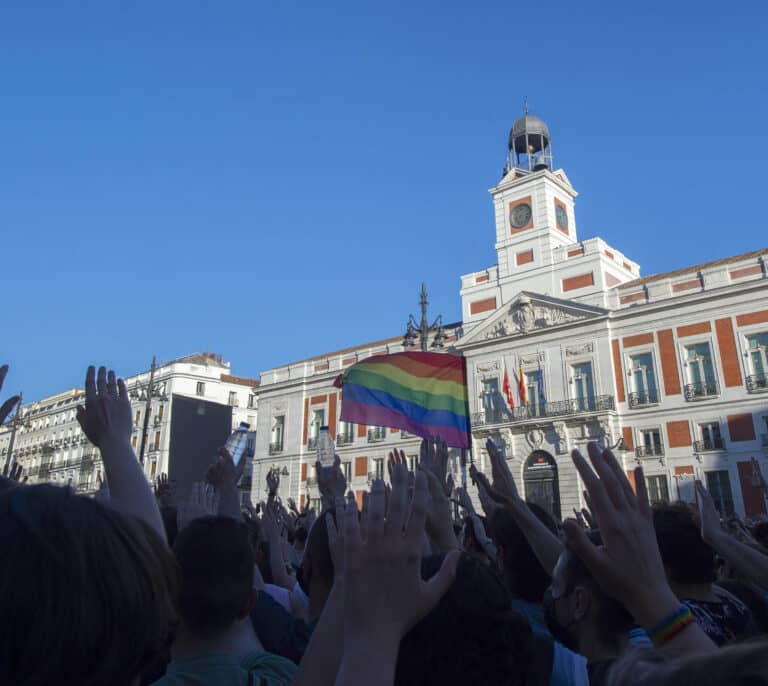 Madrid se moviliza contra el asesinato homófobo al joven de 24 años en A Coruña