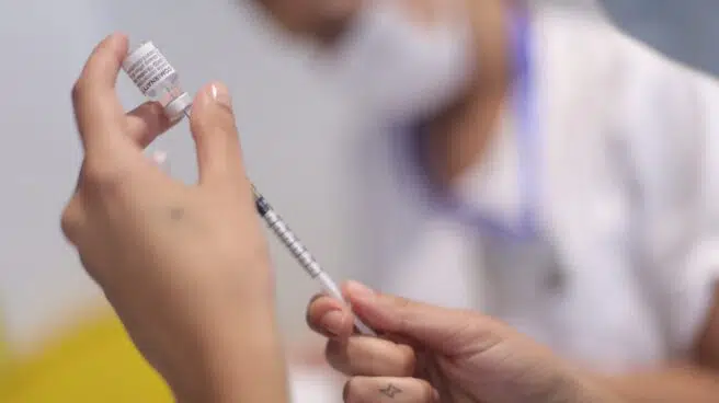 Linfadenopatía, en qué consiste este efecto secundario de la vacuna de Pfizer