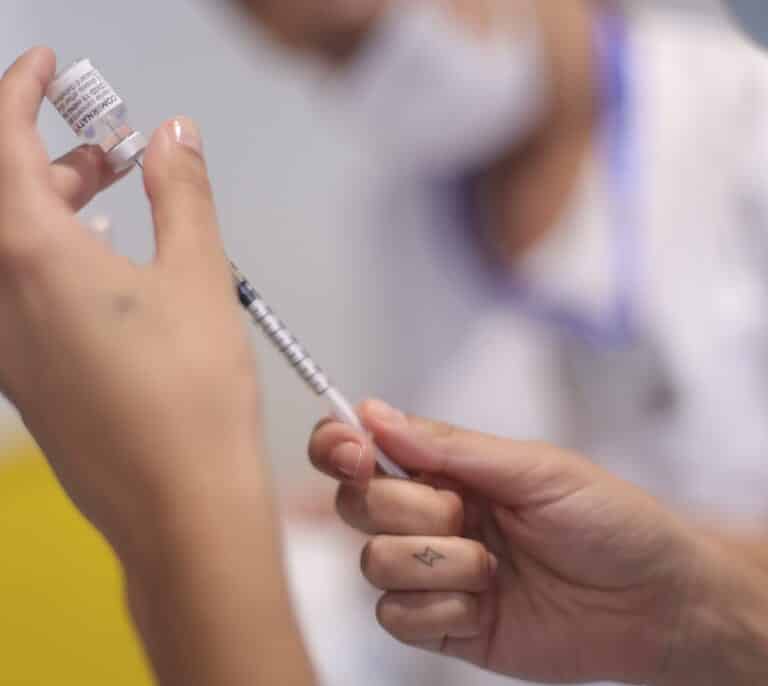 Linfadenopatía, en qué consiste este efecto secundario de la vacuna de Pfizer