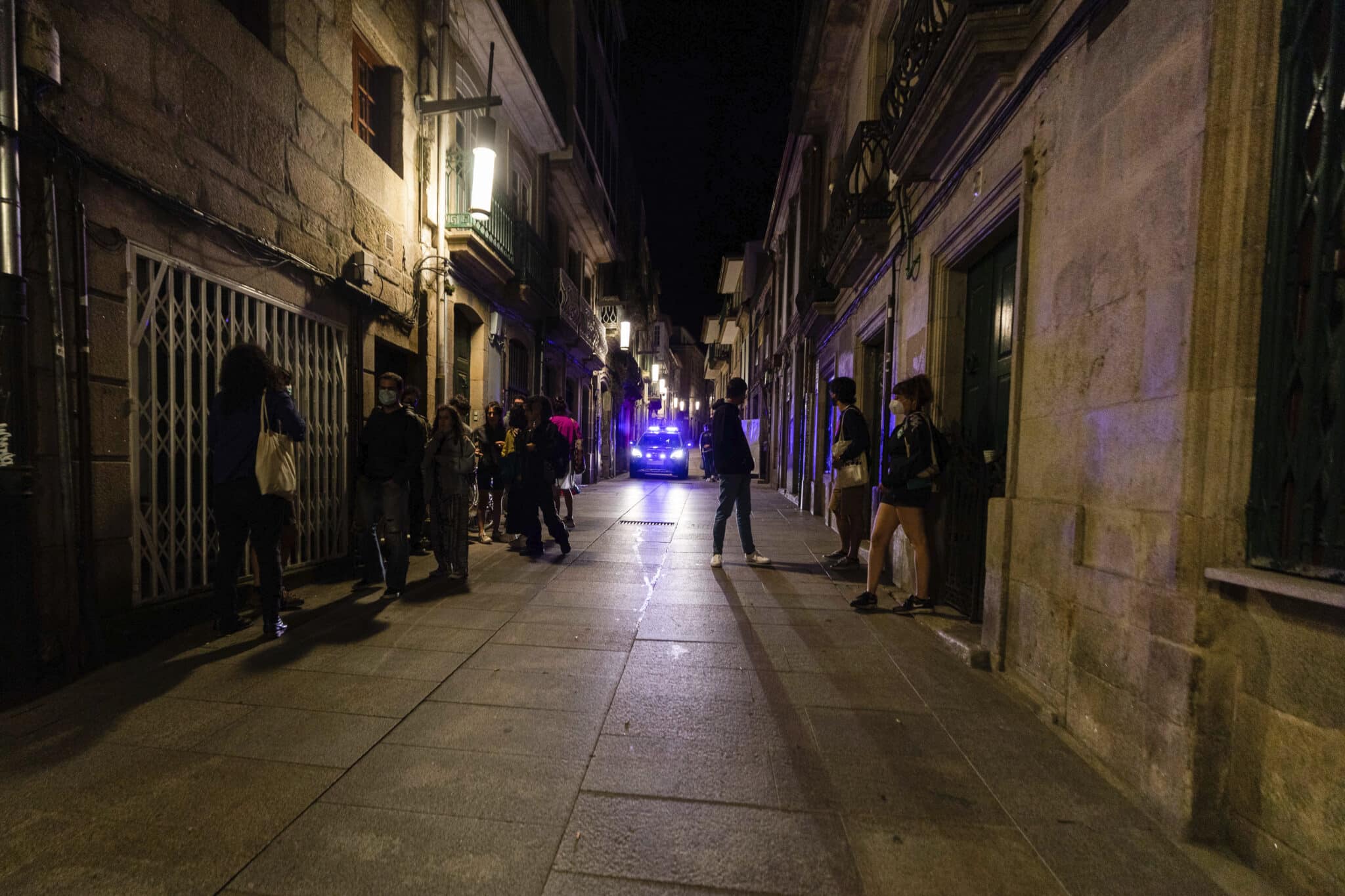 Galicia da "un paso atrás" en la hostelería y limita a diez las reuniones en locales