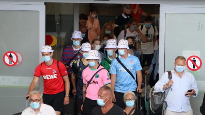 Llegada masiva de turistas al aeropuerto de Málaga Llegada masiva de turistas de varias nacionalidades al aeropuerto de la capital para disfrutar del verano en la Costa del Sol