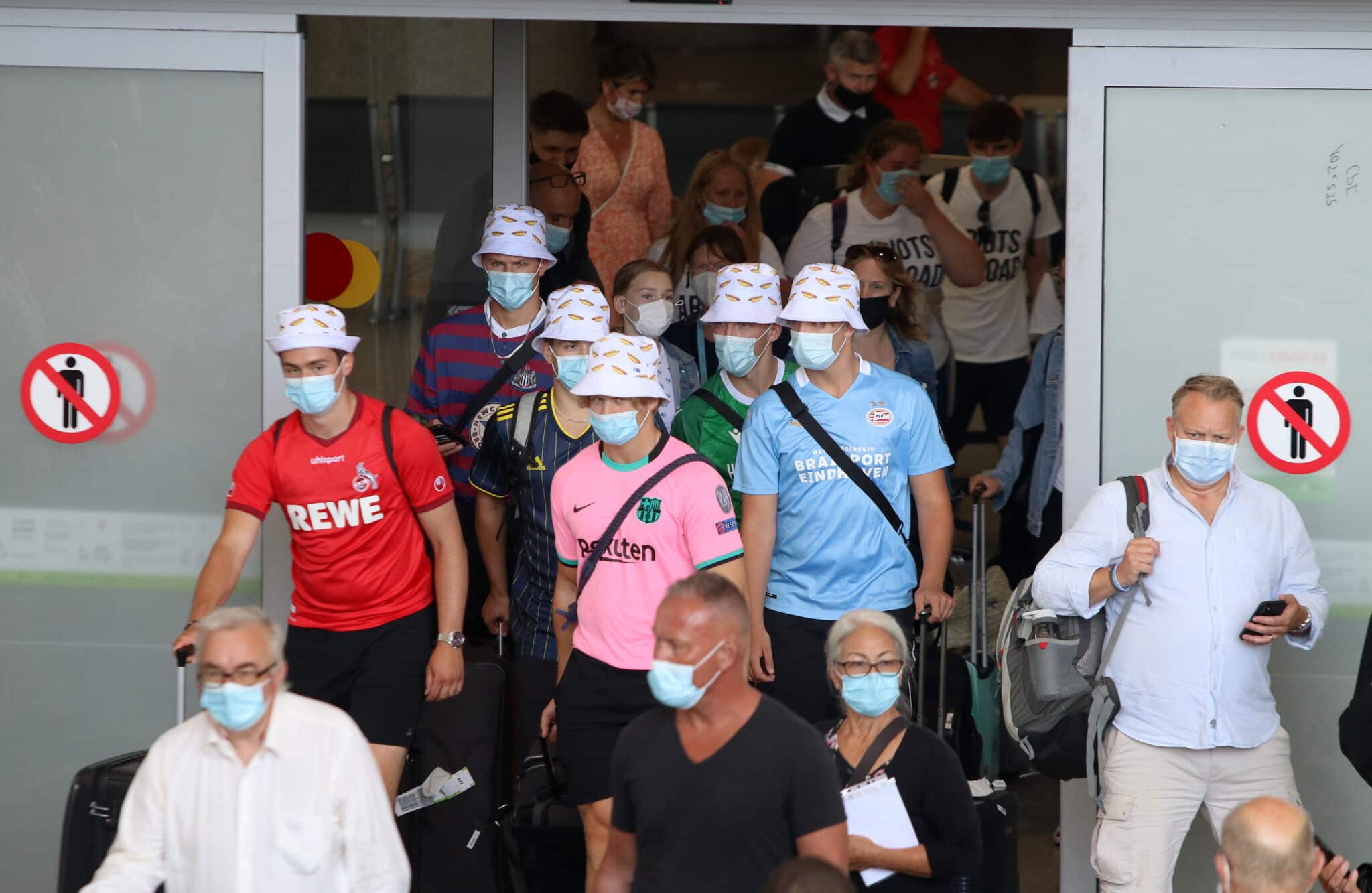 Llegada masiva de turistas de varias nacionalidades al aeropuerto de la capital para disfrutar del verano en la Costa del Sol