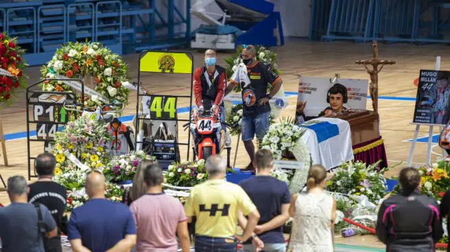 Ciudadanos y aficionados del motor dan su último adiós en Huelva a Hugo Millán en su capilla ardiente
