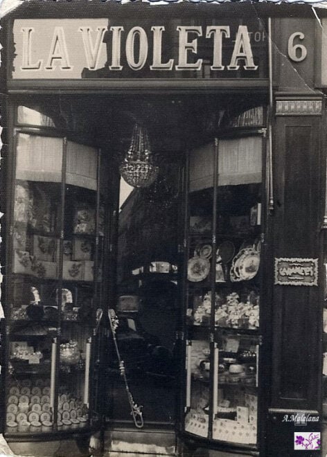 Fachada de la tienda La Violeta