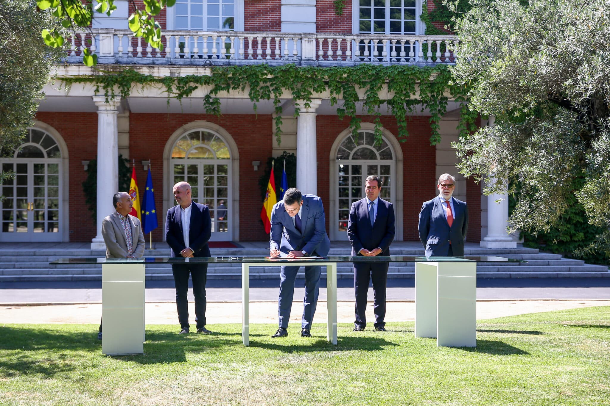 Firma del acuerdo de las pensiones en la Moncloa.