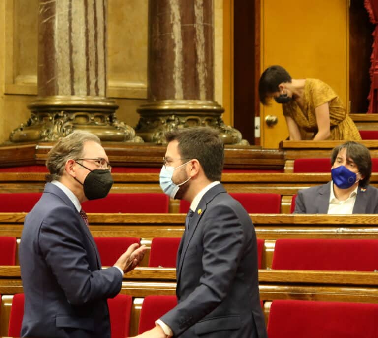 El Parlament aprueba los avales  ante el Tribunal de Cuentas con la abstención de PSC y Podemos