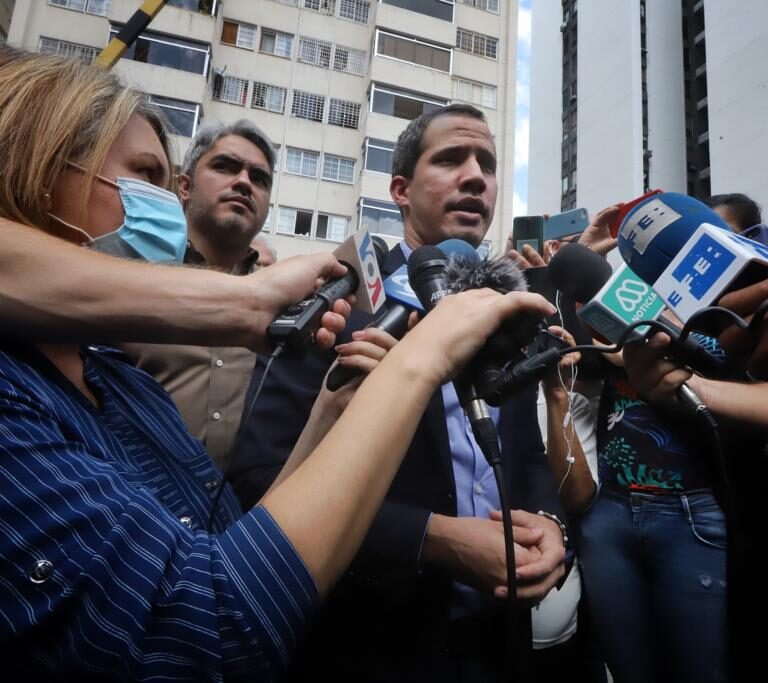 Las FAES arrestan al diputado  Freddy Guevara y hostigan a Guaidó en su casa