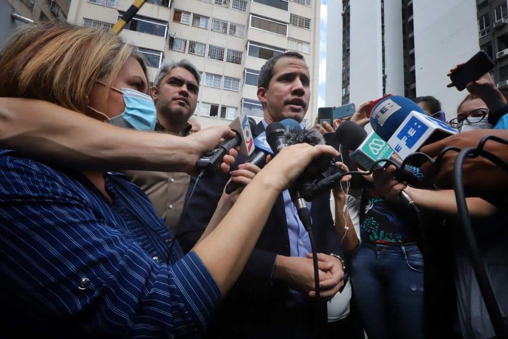 Juan Guaidó, presidente encargado de Venezuela, a salvo tras un intento de arresto