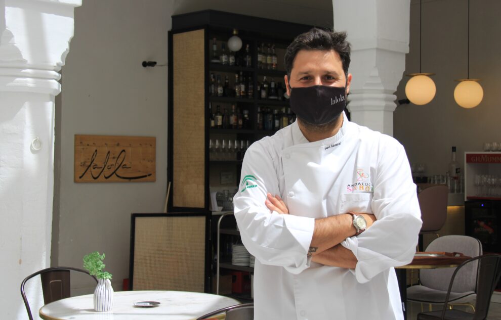 El cocinero Javier Abascal, en el restaurante 'LaLola' de Sevilla.