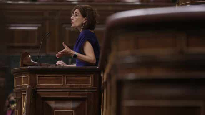 La ministra de Hacienda y Función Pública, María Jesús Montero, interviene en una sesión plenaria en el Congreso de los Diputado