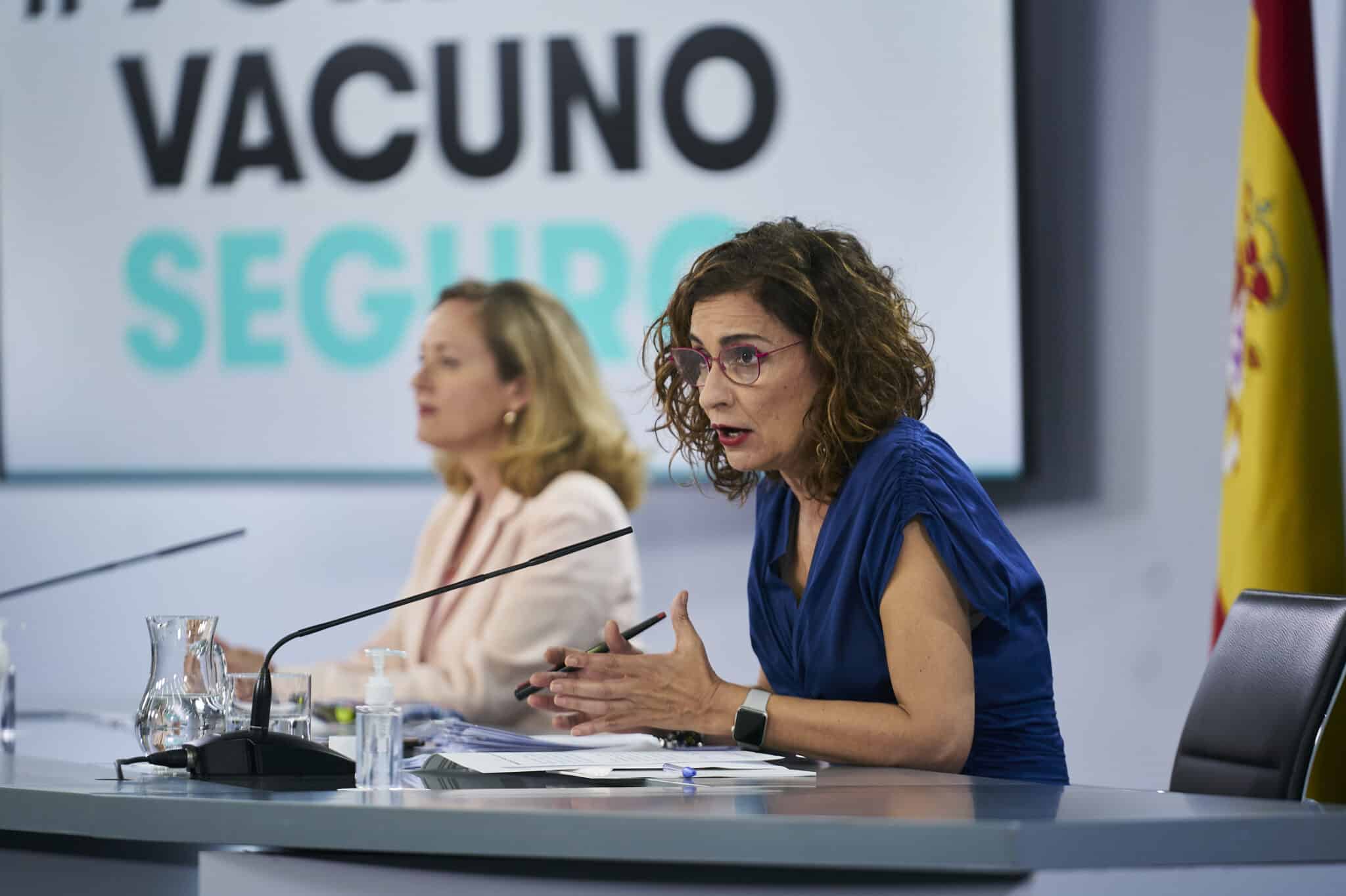 La vicepresidenta segunda y ministra de Asuntos Económicos y Transformación Digital, Nadia Calviño, y la ministra de Hacienda y portavoz del Gobierno, María Jesús Montero, en una rueda de prensa posterior al Consejo de Ministros.