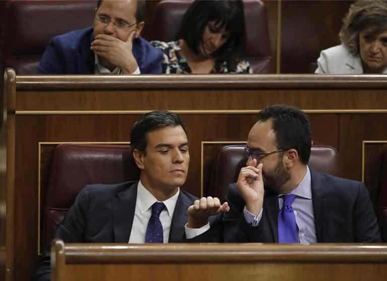 El PSOE se plantea repescar a Antonio Hernando tras hacerlo con Óscar López