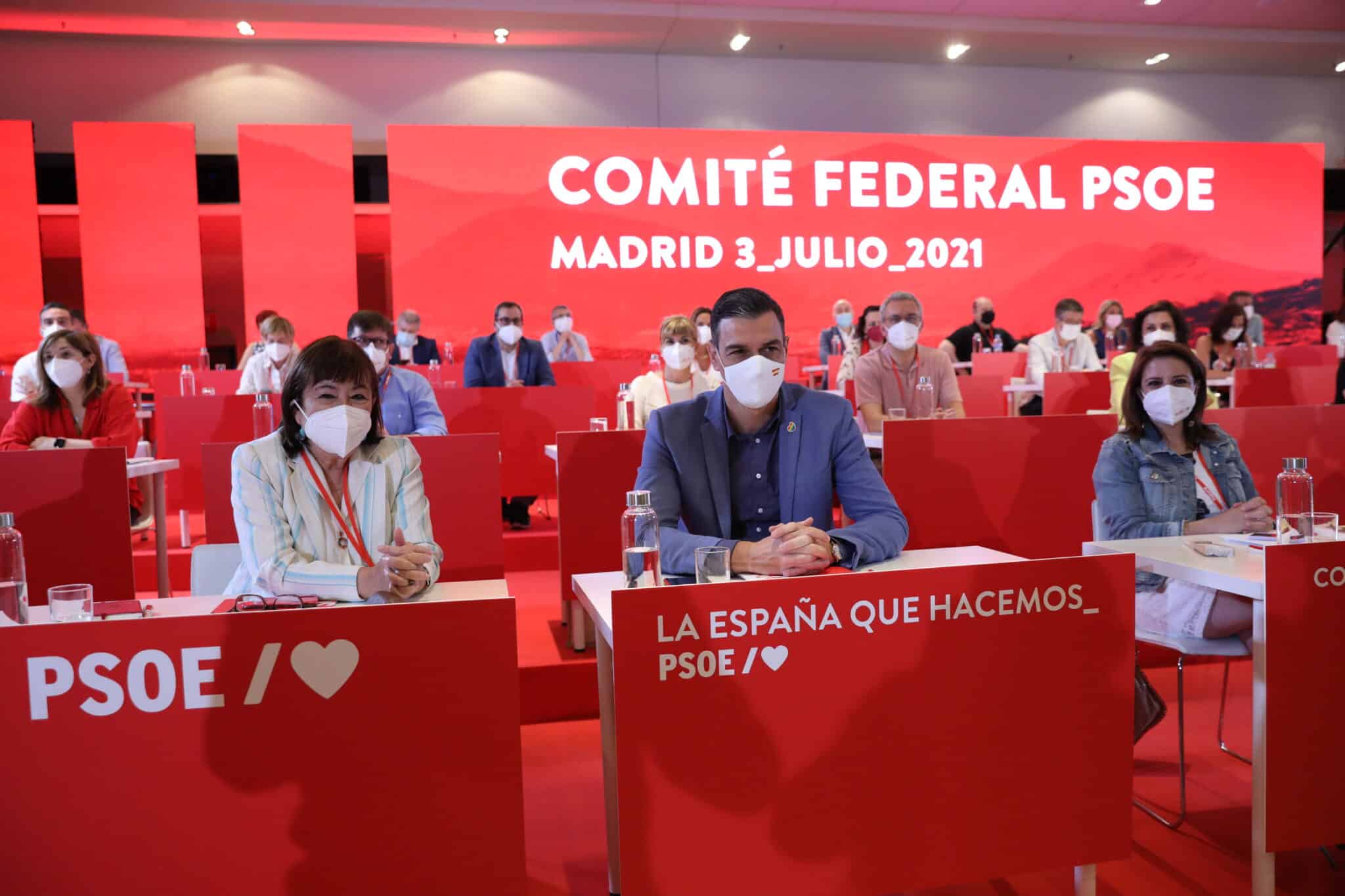Sánchez junto a Cristina Narbona y Adriana Lastra en el Comité ejecutivo del PSOE de este sábado