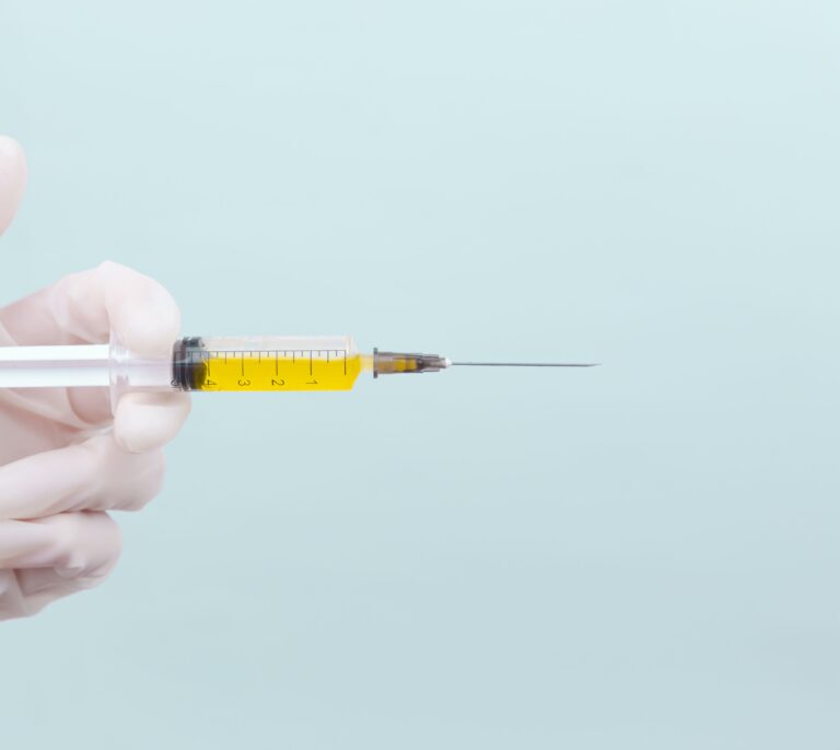 Madrid comienza a vacunar a los bebés de meningitis B y a los niños de 12 años frente al VPH