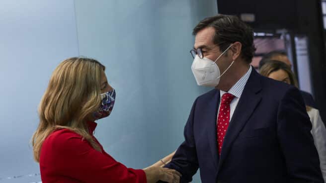 La ministra de Trabajo y Economía Social, Yolanda Díaz, junto al presidente de la CEOE, Antonio Garamendi, durante un acto en Madrid.