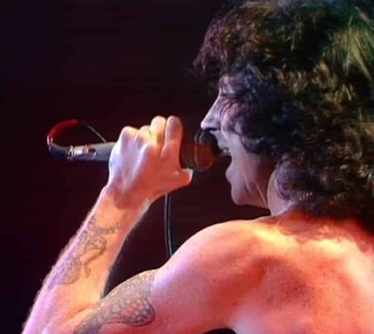 Lo de Bon Scott fue muy heavy
