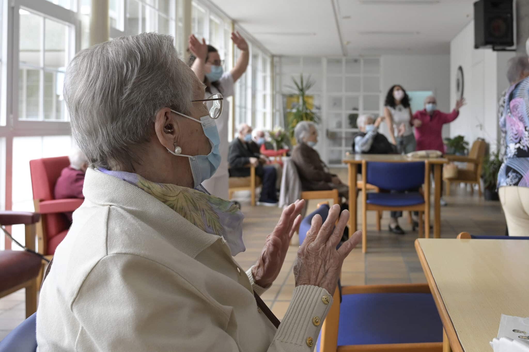 Ancianos en una residencia de mayores en A Coruña.