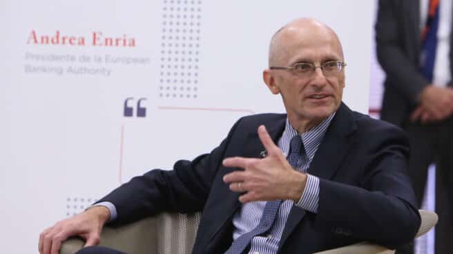 El BCE levanta la prohibición de distribuir dividendos a los bancos desde octubre Presidente del Consejo de Supervisión del Banco Central Europeo, Andrea Enria