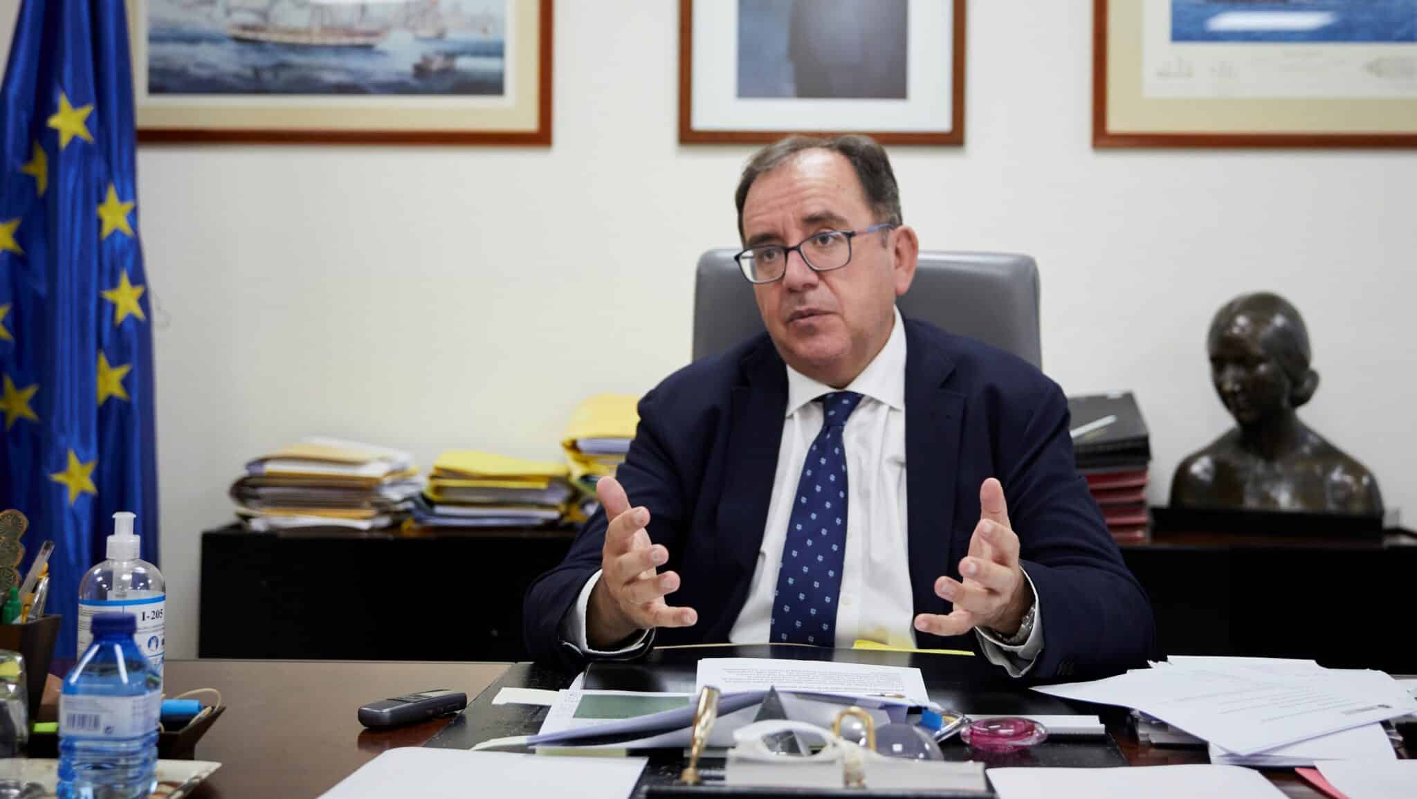 El secretario general de Instituciones Penitenciarias, Ángel Luis Ortiz, en su despacho.