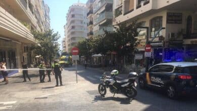 Nueve heridos al arrollar un coche la terraza de un bar en Marbella