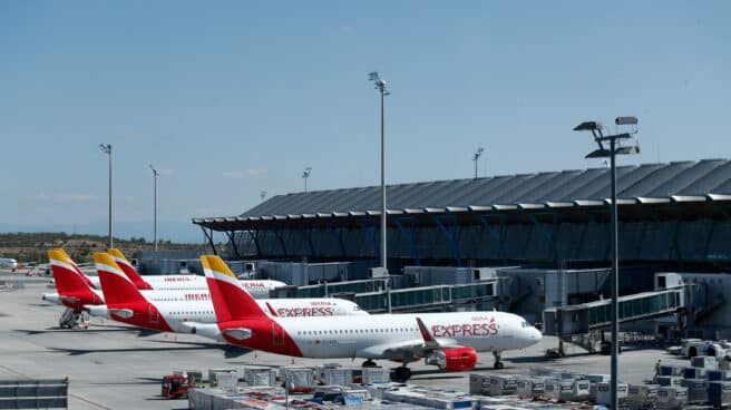 Varios aviones de Iberia en la terminal 4 del Aeropuerto de Madrid-Barajas Adolfo Suárez Varios aviones de Iberia en la terminal 4 del Aeropuerto de Madrid-Barajas Adolfo Suárez.
