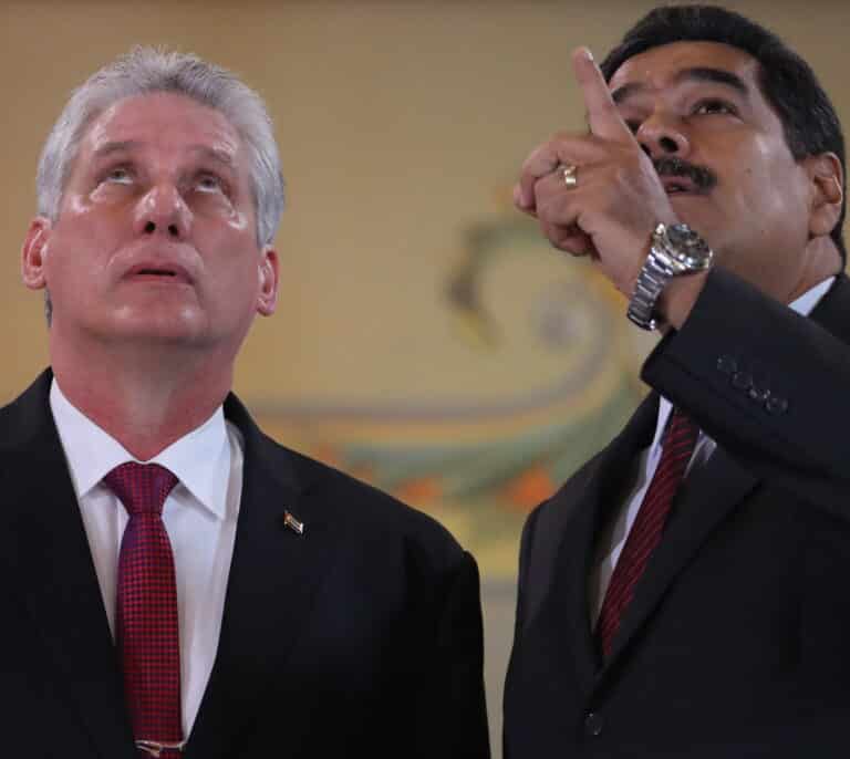 El régimen cubano reprime a la vez que promete juzgar a los detenidos "sin abusos"