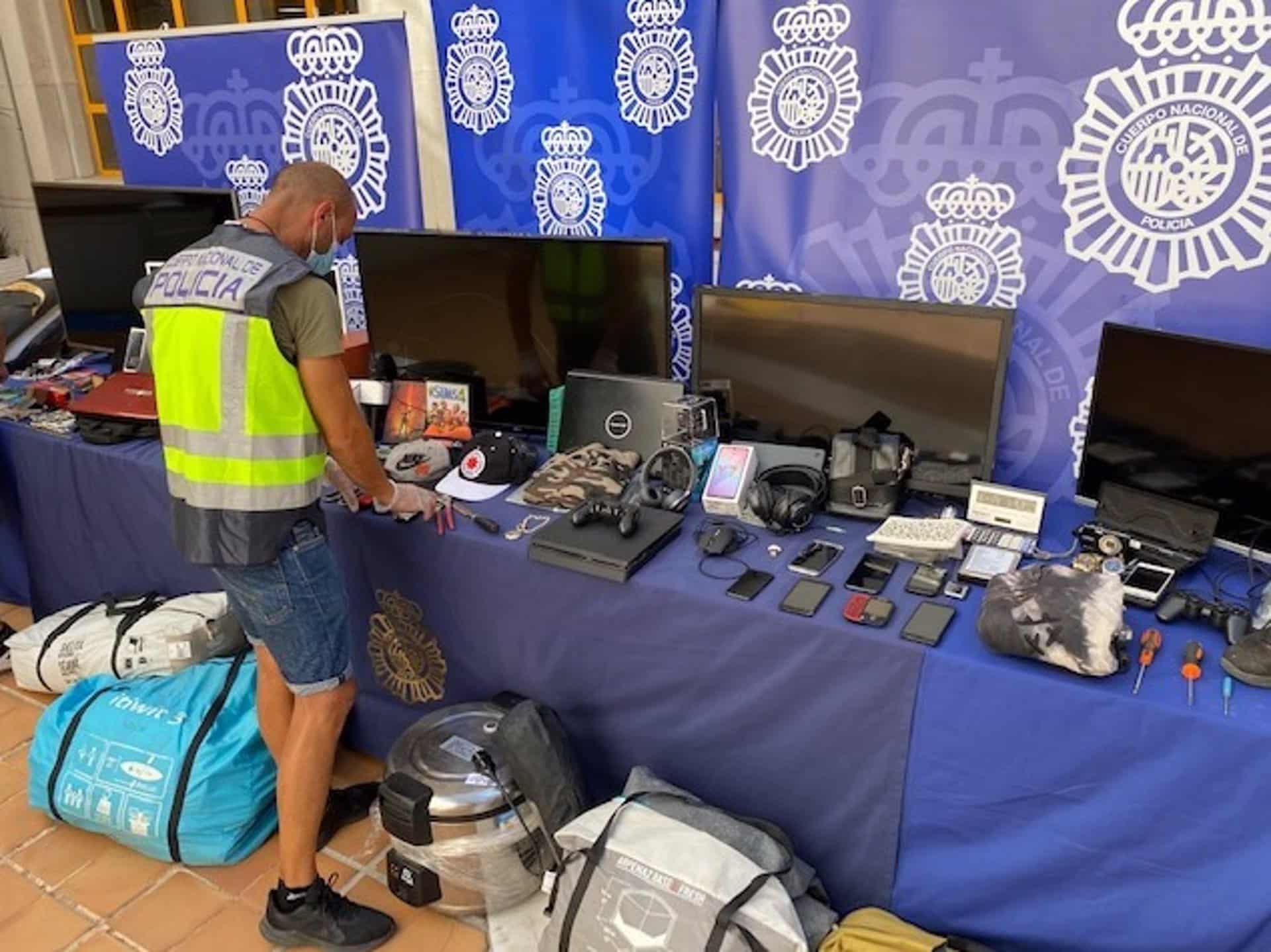 Efectos intervenidos por agentes de la Policía Nacional en Málaga a jóvenes aficionados al parkour que robaban en viviendas habitadas