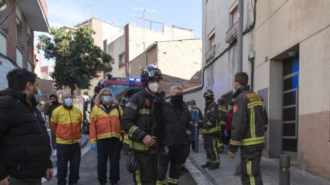 Varios bomberos en un incendio en Cataluña | Imagen de archivo